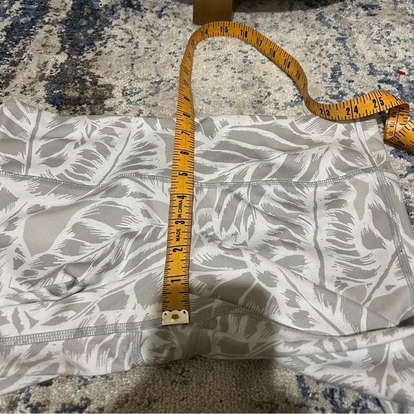 Alo Yoga Gray & White Goddess Leggings Size Medium - Picture 12 of 13